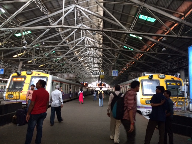 ムンバイ　電車